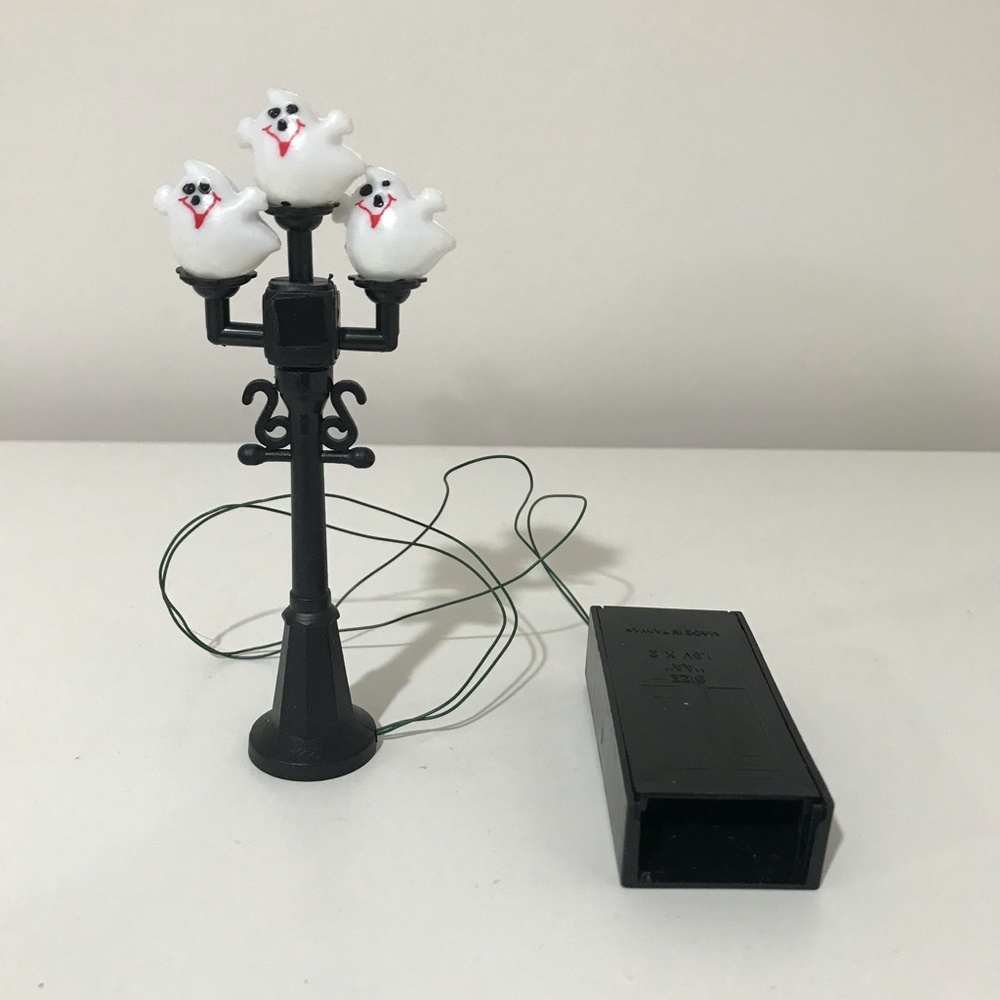 Vintage Spooky Hollow 3-Pumpkin Ghosts Lamp Post & Ghost Fence Accessories Rare - Picture 13 of 14